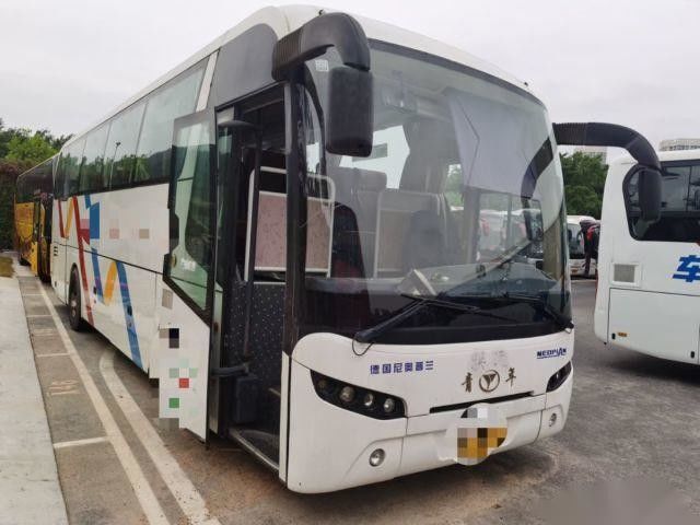 YOUNGMAN JNP6108 39 mette i sedili a sedere di cuoio di guida lasciati telaio dell'airbag del bus del passeggero usati bus posteriore del motore del WP 199kw