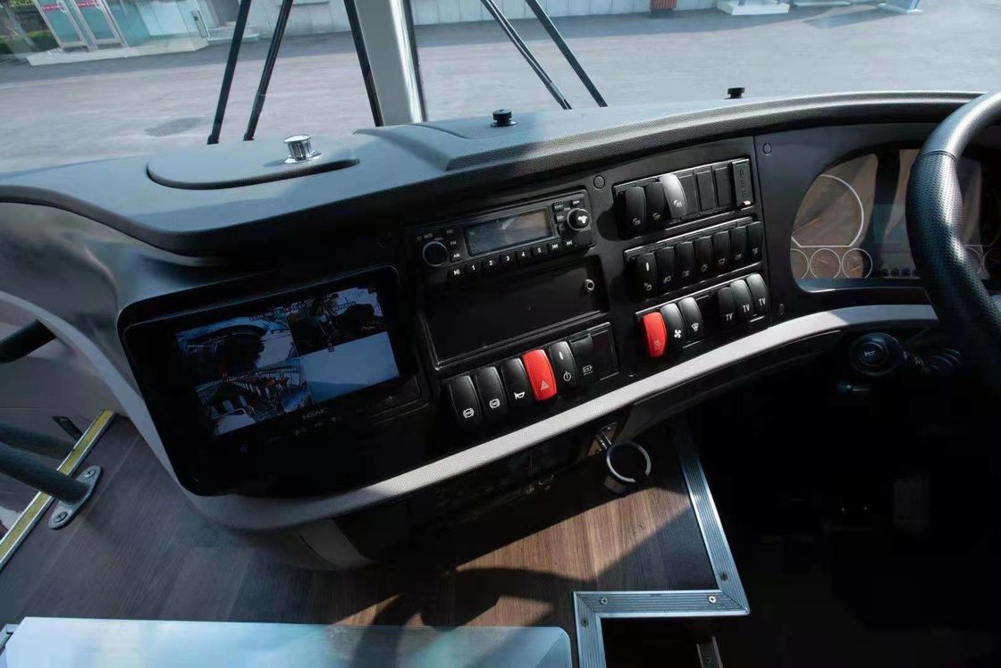 Il bus nuovissimo ZK6126 di Yutong raddoppia Axle With 58 mette il colore a sedere bianco in motore posteriore di promozione