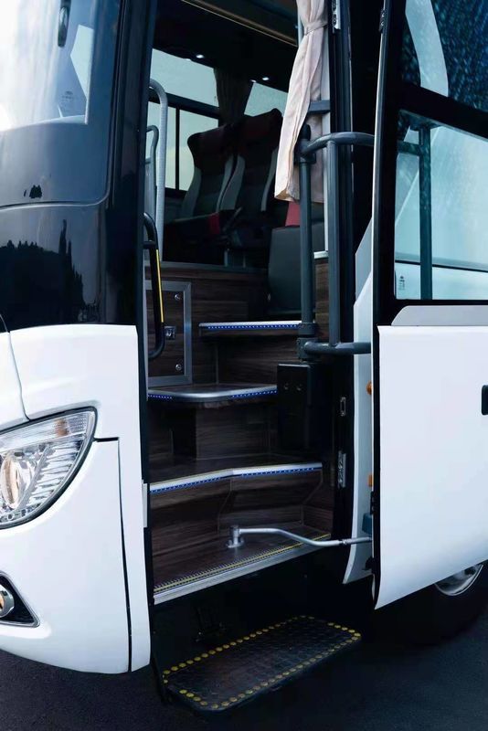 Il bus nuovissimo ZK6126 di Yutong raddoppia Axle With 58 mette il colore a sedere bianco in motore posteriore di promozione