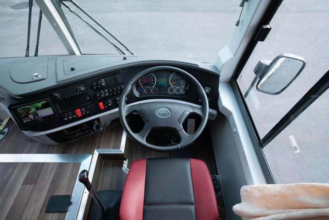 Il bus nuovissimo ZK6126 di Yutong raddoppia Axle With 58 mette il colore a sedere bianco in motore posteriore di promozione