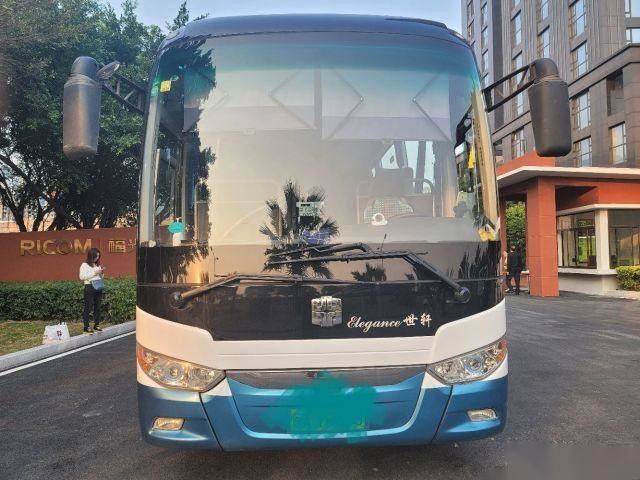 Guida a sinistra d'imballaggio nuda posteriore usata delle doppie porte del telaio dell'airbag del motore di yuchai dei sedili del bus LCK6119 48 dello zhongtong