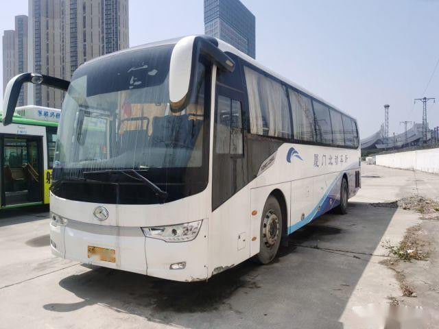 XMQ6119 ha utilizzato i bus di Kinglong 56 sedili 2+3 telai posteriori dell'airbag della guida a sinistra usati disposizione delle doppie porte del motore del bus di giro