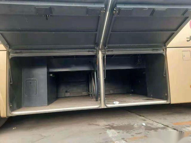 La vettura utilizzata più alta marca Bus KLQ6109 46 mette la porta a sedere sinistra di Singel della direzione di chilometro basso