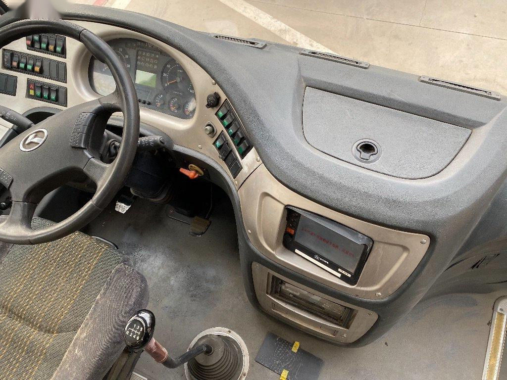 Il modello usato XMQ6802 32 del bus di Kinglong mette il bus a sedere di giro utilizzato guida a sinistra d'acciaio del telaio