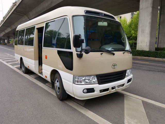 2010 bus del sottobicchiere utilizzato di anno 20 sedili, bus utilizzato di Mini Bus Toyota Coaster con il motore a benzina 2TR in buone condizioni