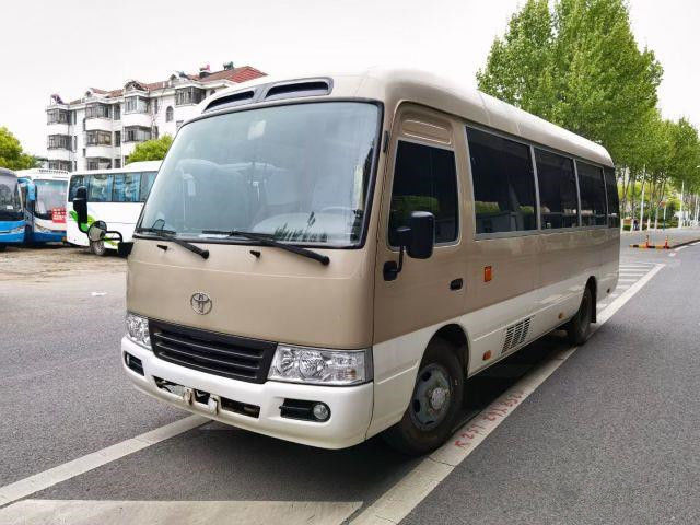 2010 bus del sottobicchiere utilizzato di anno 20 sedili, bus utilizzato di Mini Bus Toyota Coaster con il motore a benzina 2TR in buone condizioni