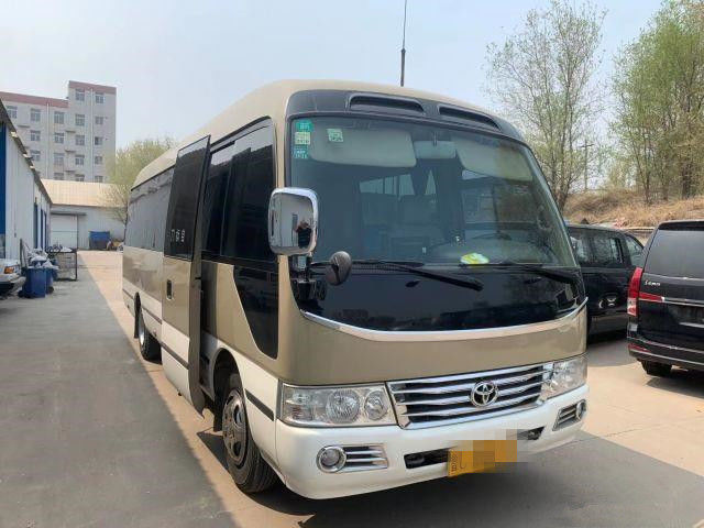 Il bus del sottobicchiere utilizzato 20 sedili ha usato Mini Bus Toyota Coaster Bus con il motore a benzina 2TR direzione della mano sinistra da 2007 anni