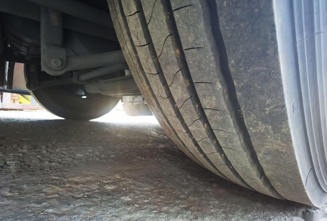 La marca usata ZK6116 48 di Yutong del bus di giro mette la direzione a sedere sinistra d'imballaggio nuda del telaio dell'airbag del bus del passeggero delle doppie porte