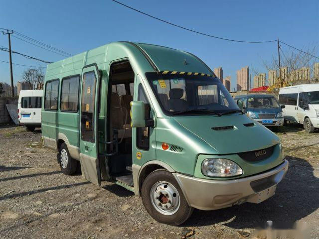 Minibus usato 17 posti Marca 2.8T Motore diesel Cancelletto elettrico Euro III