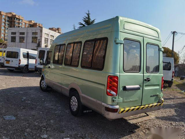 Mini Bus usato 17 sedili marca a caldo IVECO 2.8T motore diesel euro elettrico III del portone