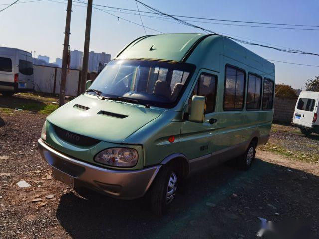 Minibus usato 17 posti Marca 2.8T Motore diesel Cancelletto elettrico Euro III