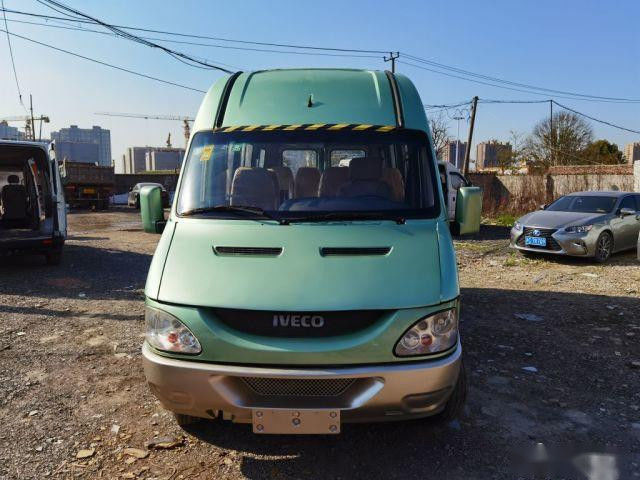 Mini Bus usato 17 sedili marca a caldo IVECO 2.8T motore diesel euro elettrico III del portone