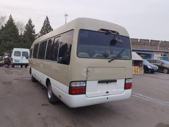 Il sottobicchiere utilizzato 20 del bus di Toyota mette il chilometro a sedere basso del bus del passeggero usato guida a sinistra della benzina