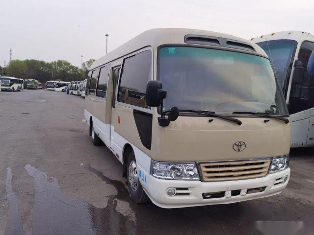 Il sottobicchiere utilizzato 20 del bus di Toyota mette il chilometro a sedere basso del bus del passeggero usato guida a sinistra della benzina