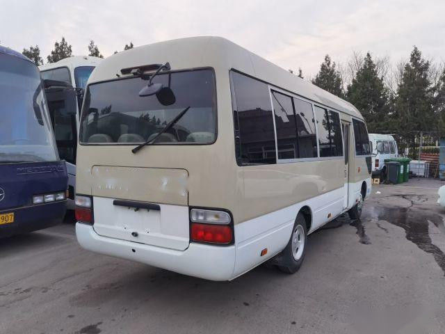 Il sottobicchiere utilizzato 20 del bus di Toyota mette il chilometro a sedere basso del bus del passeggero usato guida a sinistra della benzina