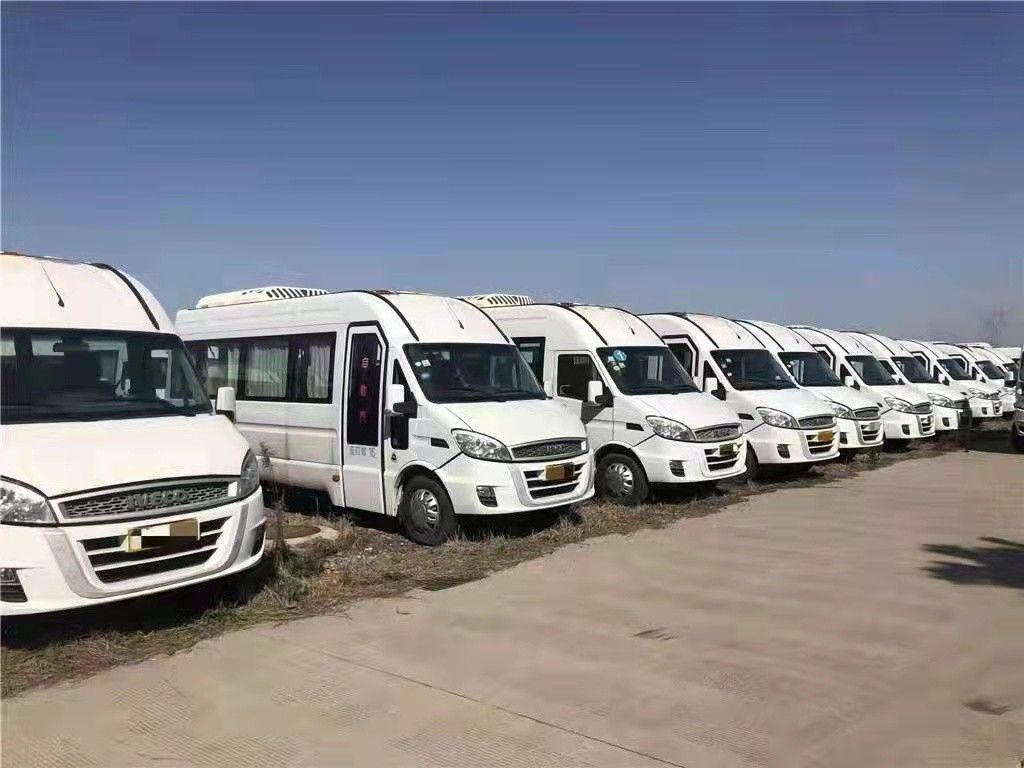 Anno usato e nuovo di marca bianca di Iveco del minibus 15 dei sedili 129Hp del diesel 2016-2017