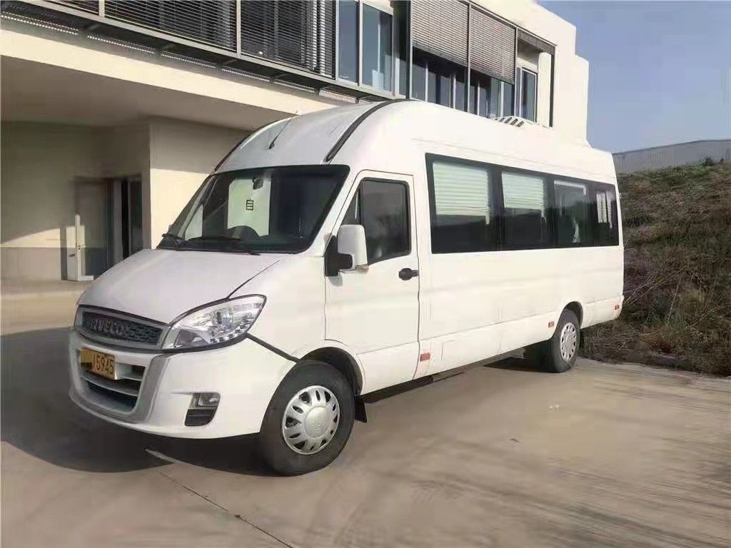Anno usato e nuovo di marca bianca di Iveco del minibus 15 dei sedili 129Hp del diesel 2016-2017
