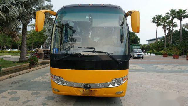 I sedili usati del bus ZK6107 49 di Yutong hanno lasciato a telaio di guida Yuchai dell'airbag il motore posteriore chilometro basso