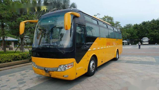 I sedili usati del bus ZK6107 49 di Yutong hanno lasciato a telaio di guida Yuchai dell'airbag il motore posteriore chilometro basso
