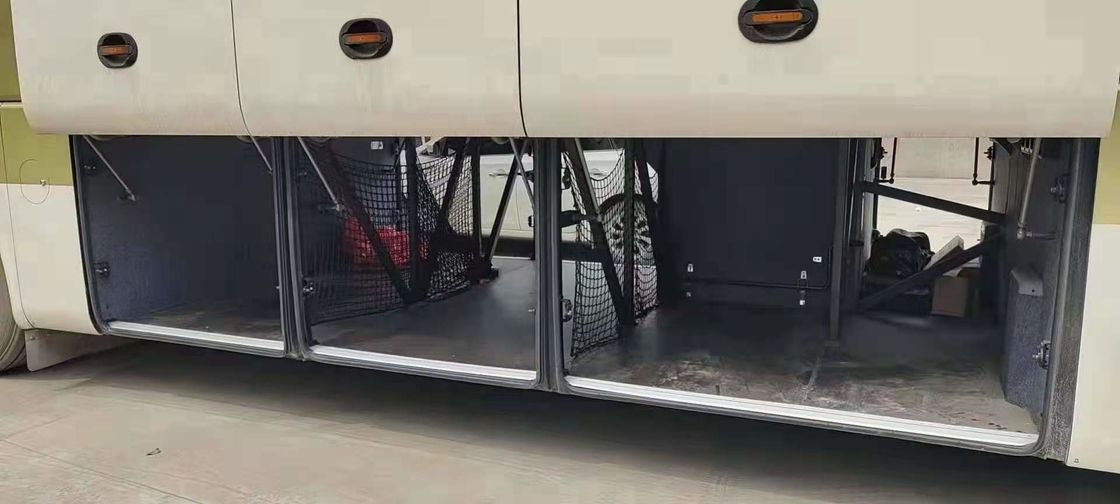 Sedili usati della vettura ZK6120 50 di Yutong un chilometro basso usato anno di 2020 del passeggero porte del bus doppie
