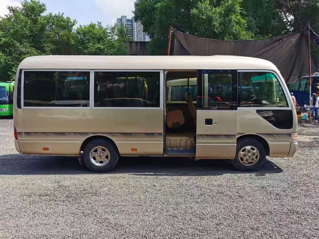 Il bus del sottobicchiere utilizzato 23 sedili ha usato Mini Bus Toyota Coaster Bus con il motore a benzina 3RZ direzione della mano sinistra da 2012 anni