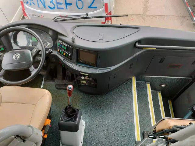 Dragon Bus dorato usato XML6113J 51 mette l'euro a sedere V del motore 197kw di Yuchai usato telaio d'acciaio del bus di giro