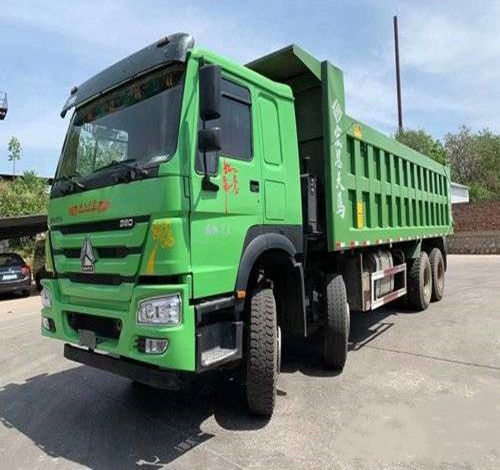 Autocarro con cassone ribaltabile di cavalli vapore 8X4 8.2m del camion pesante 380 di Sinotruk HOWO 7 della seconda mano della Cina ZZ3317N4667E1