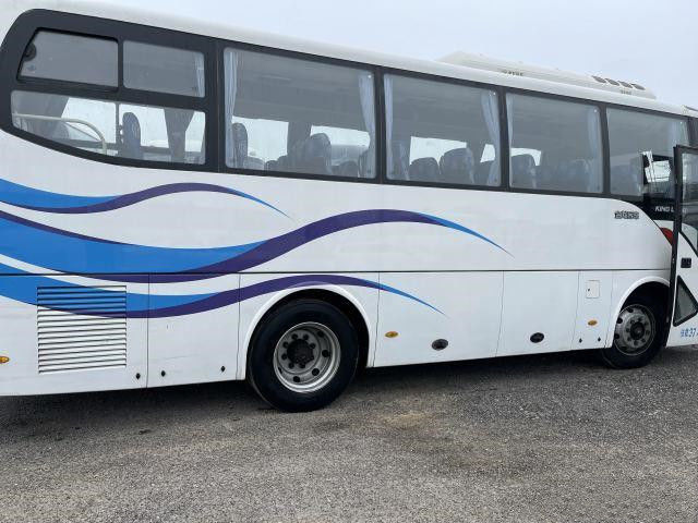 Il bus utilizzato XMQ6859 37 di Kinglong mette il bus a sedere di giro utilizzato III d'acciaio dell'euro del motore della parte posteriore di Yuchia della porta del telaio singolo