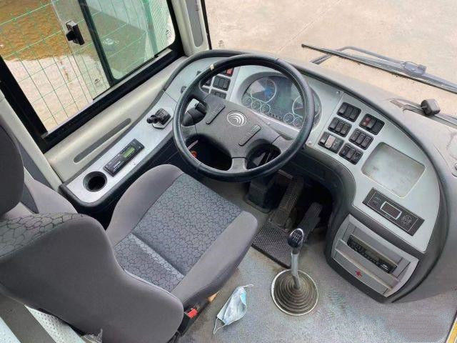 Bus di Yutong del passeggero utilizzato IV posteriore diesel dell'euro di Yuchai del motore delle doppie porte del bus 54seats della seconda mano di marca di Yutong