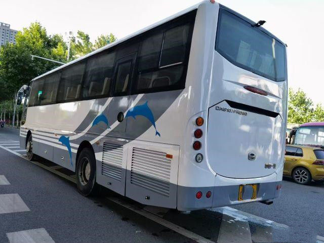 Il bus di Faw & la vettura AC6107 hanno usato l'alta qualità cattiva di chilometro del motore 162kw dei sedili CA6 di Bus 46 della vettura