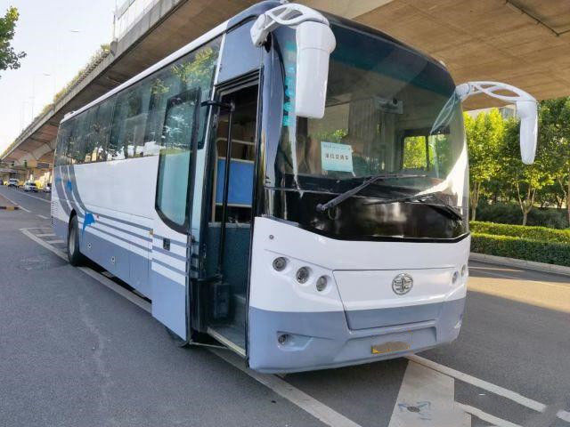 Il bus di Faw & la vettura AC6107 hanno usato l'alta qualità cattiva di chilometro del motore 162kw dei sedili CA6 di Bus 46 della vettura