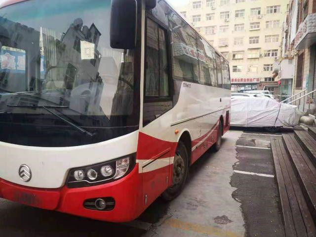 Dragon Bus dorato usato XML6757 ha utilizzato la vettura 2016 di alta qualità dell'euro IV del motore 127kw della parte posteriore del bus di giro 33seats Yuchai Bus
