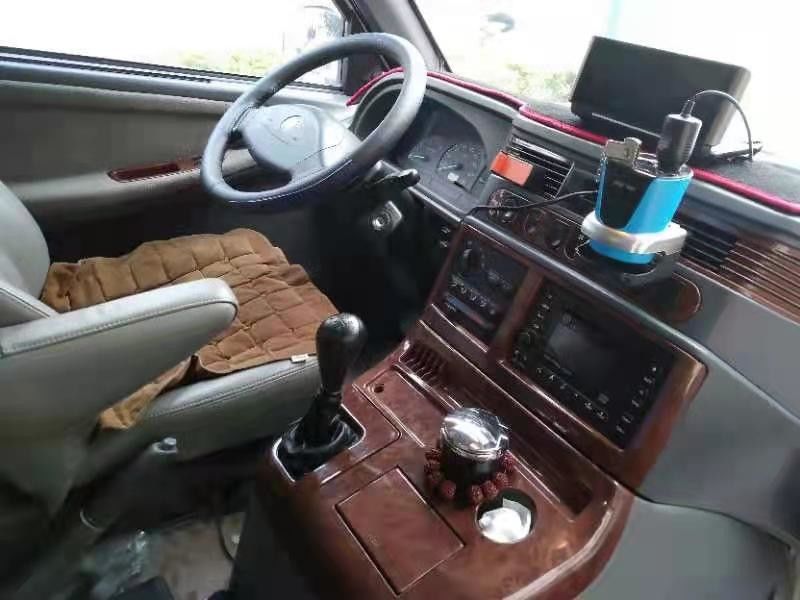 Mini Bus Brand Benz usato 15 sedili usati chilometro basso di Benz Car MB100