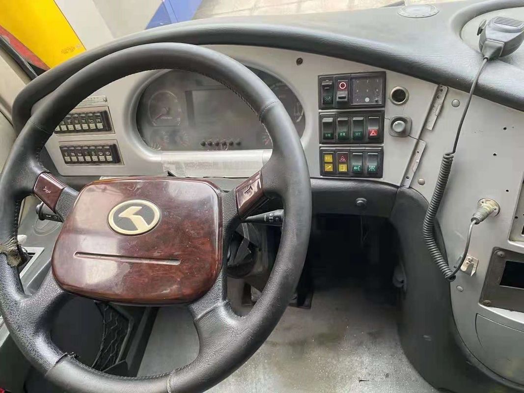 Il bus utilizzato XMQ6900 di Kinglong ha usato la direzione sinistra del telaio d'acciaio dell'euro III del motore 180kw di Yuchai dei sedili del bus di giro 39