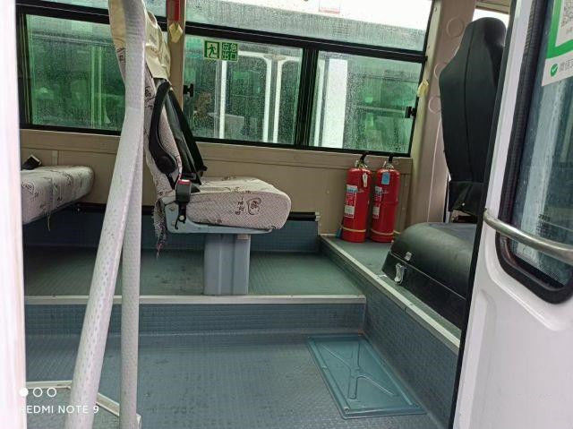 I sedili usati del bus 22 di Dongfeng hanno utilizzato il motore 96kw di Mini Bus EQ6660 Weichai buona condizione bassa di chilometro di 2020 anni