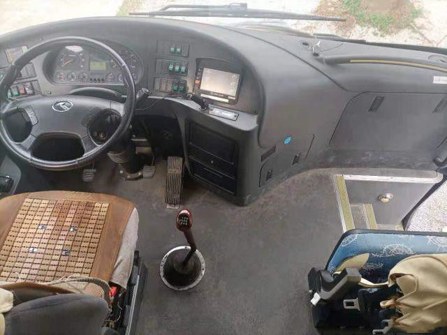 La marca usata 55 di Bus XMQ6110 Kinglong della vettura mette porte a sedere del motore di Yuchai le doppie