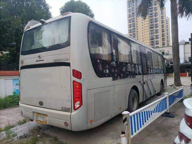 La marca usata 55 di Bus XMQ6110 Kinglong della vettura mette porte a sedere del motore di Yuchai le doppie