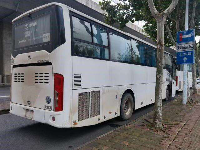 La vettura utilizzata chilometro basso utilizzata Bus For Africa 50 del bus di Kinglong mette il singolo modello a sedere XMQ6112 della porta