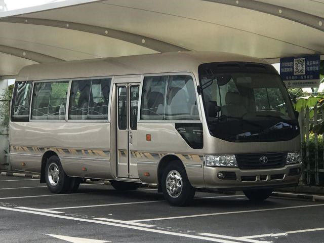 2010 il motore a benzina del bus 2TR del sottobicchiere utilizzato sedili di anno 20 ha usato la direzione della mano sinistra di Mini Bus Toyota Coaster Bus