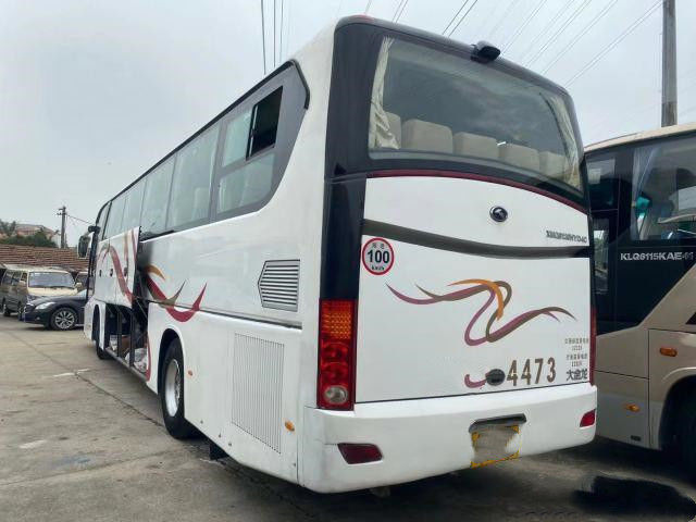Autobus Kinglong usato 53 posti doppie porte Autobus usato XMQ6129 Sterzo a sinistra