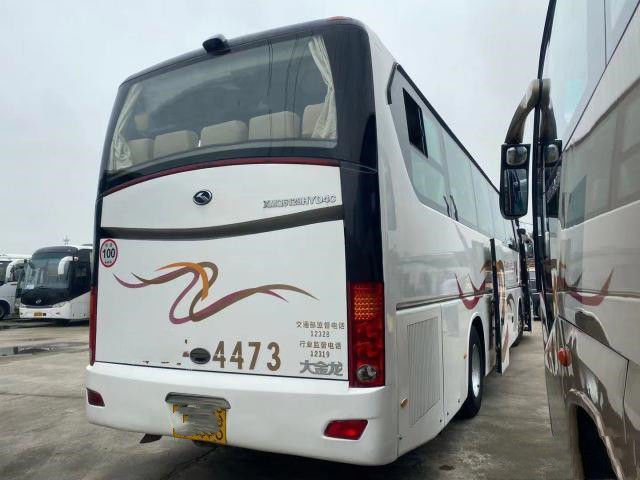 Autobus Kinglong usato 53 posti doppie porte Autobus usato XMQ6129 Sterzo a sinistra