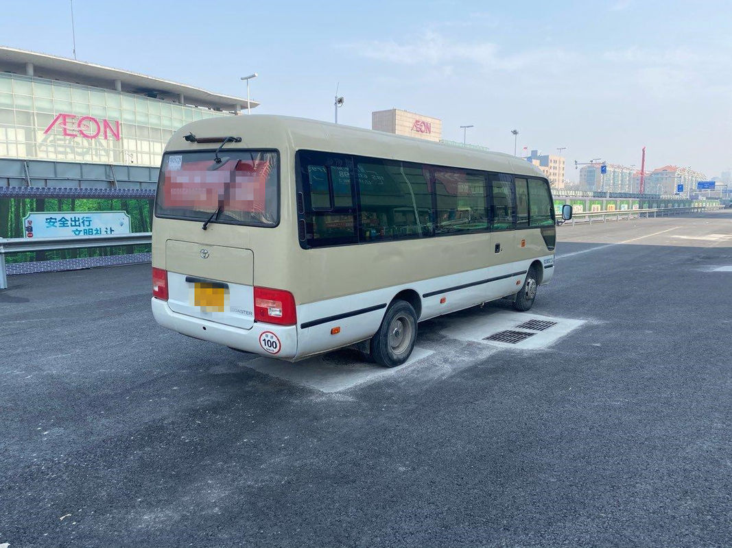 22 sedili direzione della mano sinistra da 2012 anni hanno utilizzato il motore a benzina del bus 2TR del sottobicchiere di Toyota