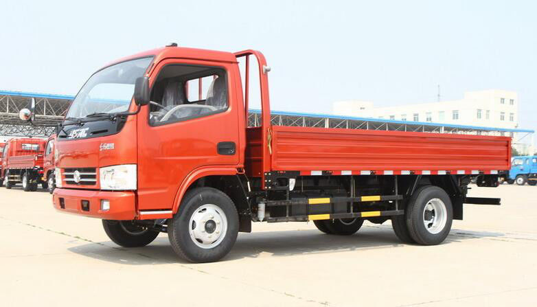 Anno di bassa potenza 2017 del camion LHD del secchio dell'azionamento di Dongfeng 4 Ton Cargo Truck 4x2 della seconda mano