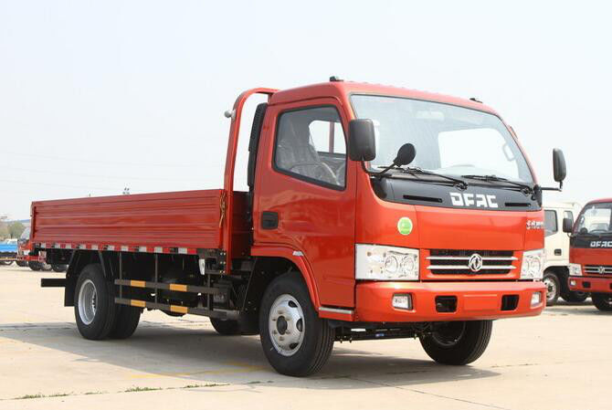 Anno di bassa potenza 2017 del camion LHD del secchio dell'azionamento di Dongfeng 4 Ton Cargo Truck 4x2 della seconda mano