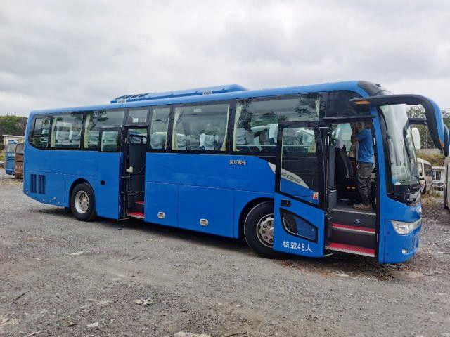 Kinglong ha utilizzato il bus Toyota del bus XMQ6110 Hiace 48 sedili per le doppie porte di prezzo di vendita