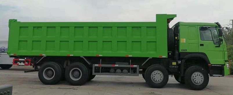 Autocarro con cassone ribaltabile nuovissimo di HOWO 8x4 371HP 25CBM per trasporto estraente