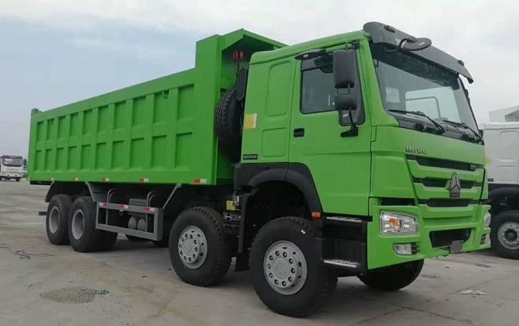 Autocarro con cassone ribaltabile nuovissimo di HOWO 8x4 371HP 25CBM per trasporto estraente