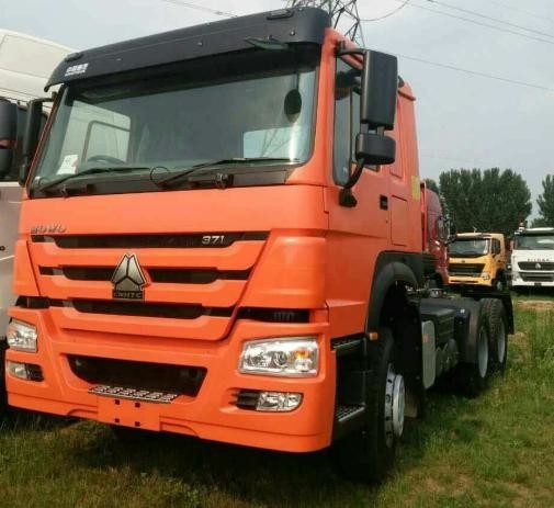 Nuovo di zecca camion del trattore di modo dell'azionamento del camion 6x4 del trattore di HOWO 371HP