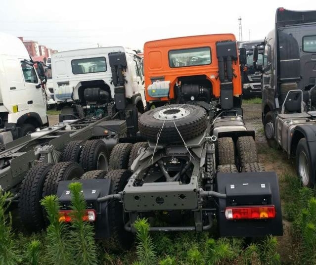 Nuovo di zecca camion del trattore di modo dell'azionamento del camion 6x4 del trattore di HOWO 371HP