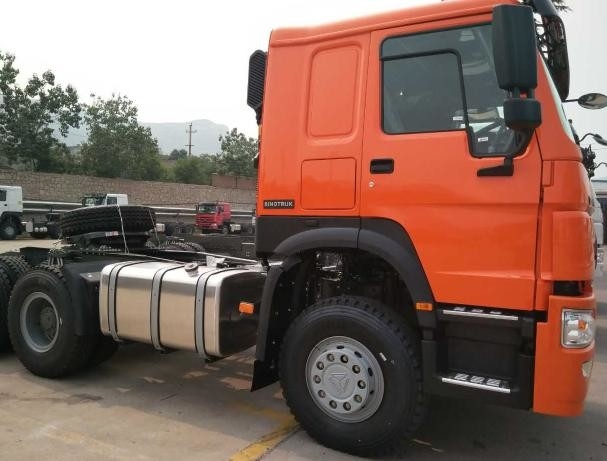 Nuovo di zecca camion del trattore di modo dell'azionamento del camion 6x4 del trattore di HOWO 371HP